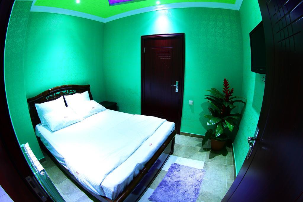 Sochi Plaza Hotel Yerevan Exterior photo